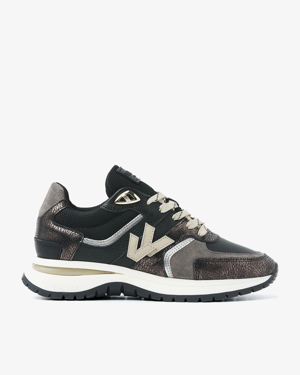 VIA VAI Usher davina