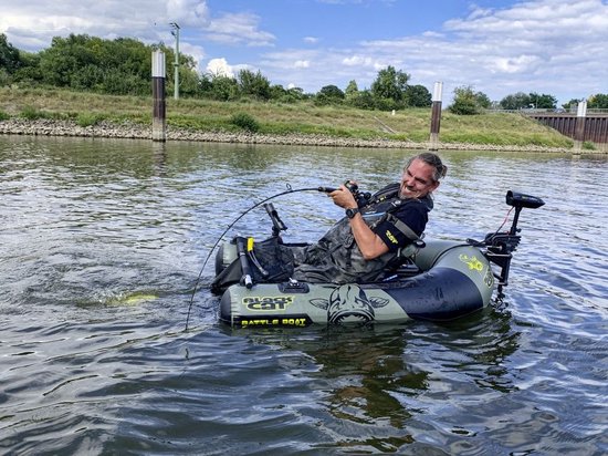 Black Cat Battle Boat 2400 Bellyboat Elektromotor | Elektromotor