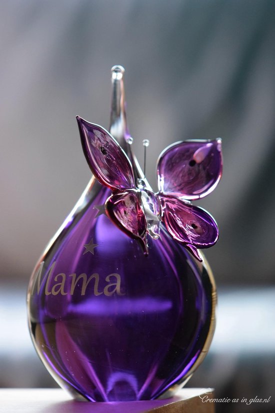 Urn en Vlinder van glas met Naam en Symbool middels sign folie óf zandstraling-Vlinder wordt met zéér sterke dubbelzijdige tape door u zelf op urn geplaatst-Urn small- Transparant Paars-50ml-inhoud-14cm hoog-Deelbestemming Urn Mens-Urn Dier-hond-kat