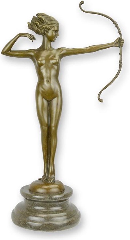 EEN BRONZEN BEELDHOUWWERK VAN DIANA DE JAGER, A BRONZE SCULPTURE OF DIANA THE HUNTRESS