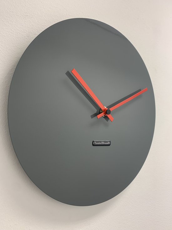Wandklok CHANTALBRANDO -- MOONTAN GREY NARDO -- MODERN DESIGN -- MADE IN HOLLAND