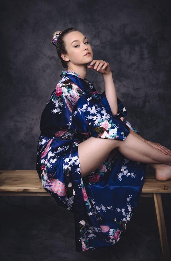 Luxe kimono dames satijn - blauw met pauw en bloemenprint - Maat XL - luxe cadeau vrouw