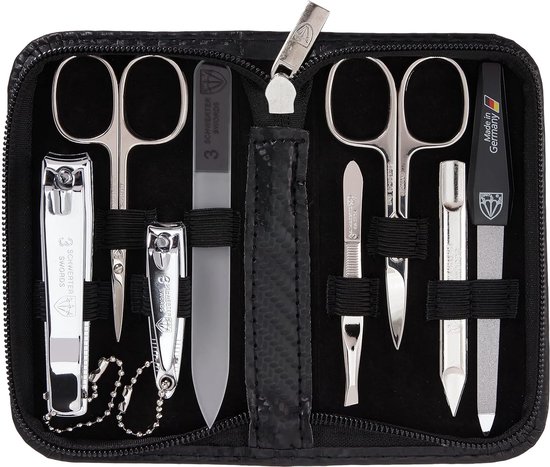 NAGELSETS (8-delige instrumenten): nagelschaartje, nagelriemschaartje, nagelknipper, teennagelknipper, dubbel instrument (pusher/cleaner), pincet, glazen nagelvijl (aan beide zijden geslepen),