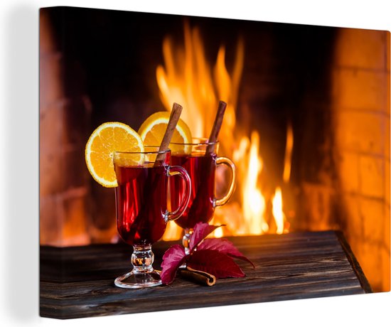 Canvas Schilderij Close-up glühwein tegen haardvuur - 180x120 cm - Wanddecoratie XXL