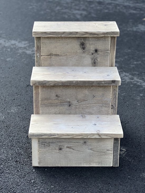 Trappetje van steigerhout met DICHTE TREEPLANK ( H60XB45XD54cm) van Chansteigerhout.nl
