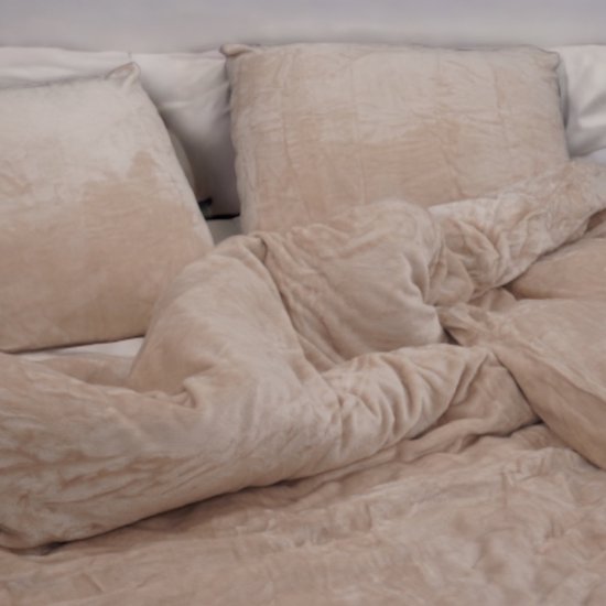 Zachtbeddengoed.nl - Velvet - Dekbedovertrek - Lits Jumeaux - Amandel - Beige - Tweepersoons - 240x200 cm - 240x220 cm - 2 Kussenslopen - Fluffy Dekbedovertrek - Zacht - Teddy Dekbedovertrek - Luxe Beddengoed met Velvet aan Beiden Zijden
