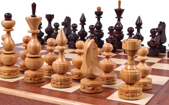Chess the Game - Prachtig schaakset van kersenhout!