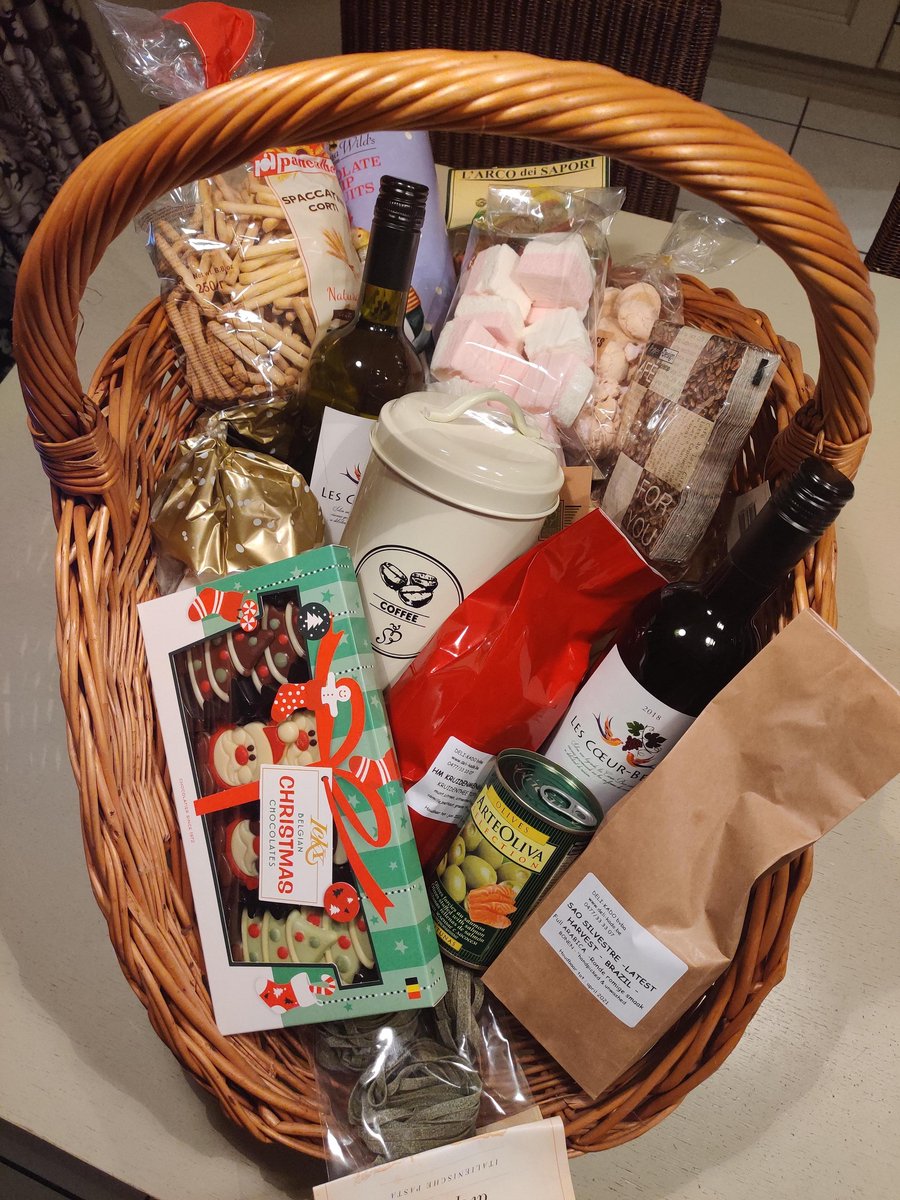 cadeaumand gevuld - delicatessen - feest - verjaardag - pensieon - jubileum - relatiegeschenk