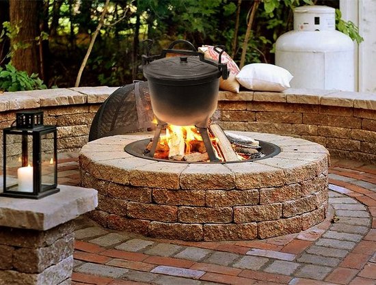 Meyerhoff outdoor Dutch oven pan / heksenketel gietijzer op hoge poot 8 L - Voor koken boven of op het kampvuur - Ook om op te hangen