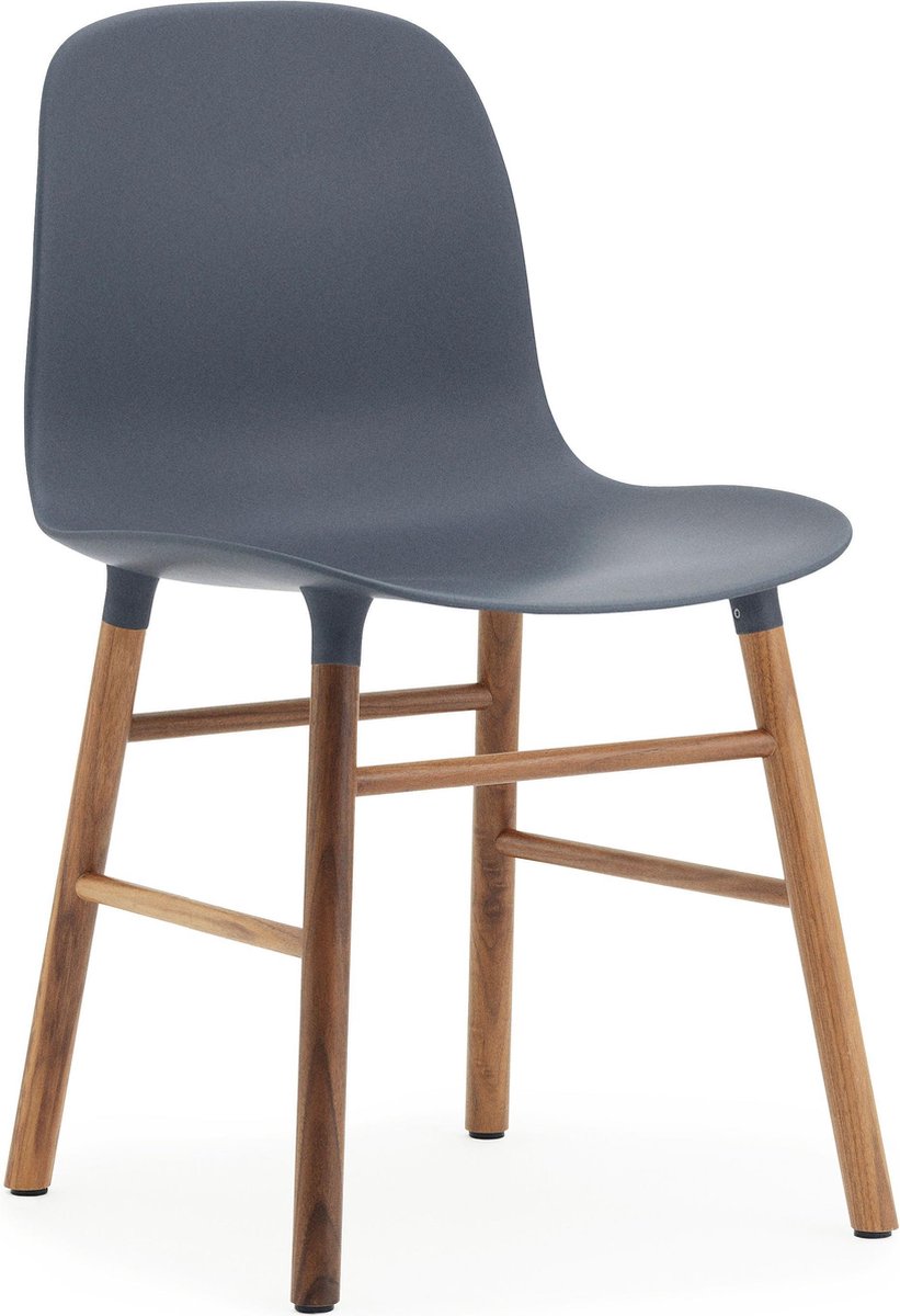 Normann Copenhagen Form Chair Stoel Met Walnoten Onderstel Blauw