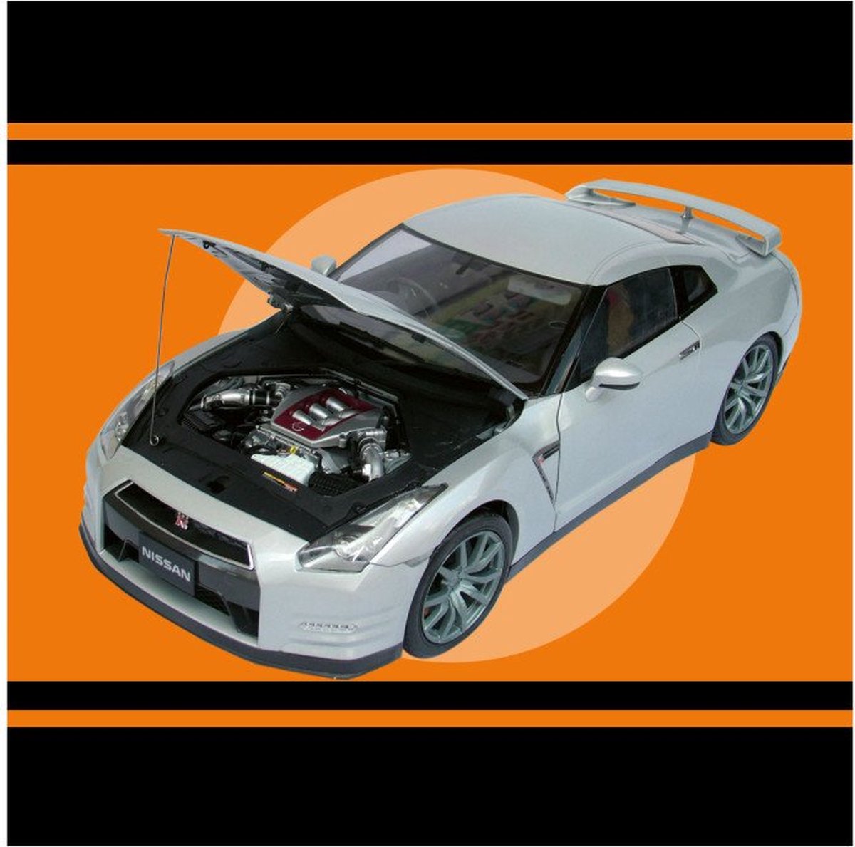 IXO Collection - 1/8 Nissan GT-R 2011 bouwpakket