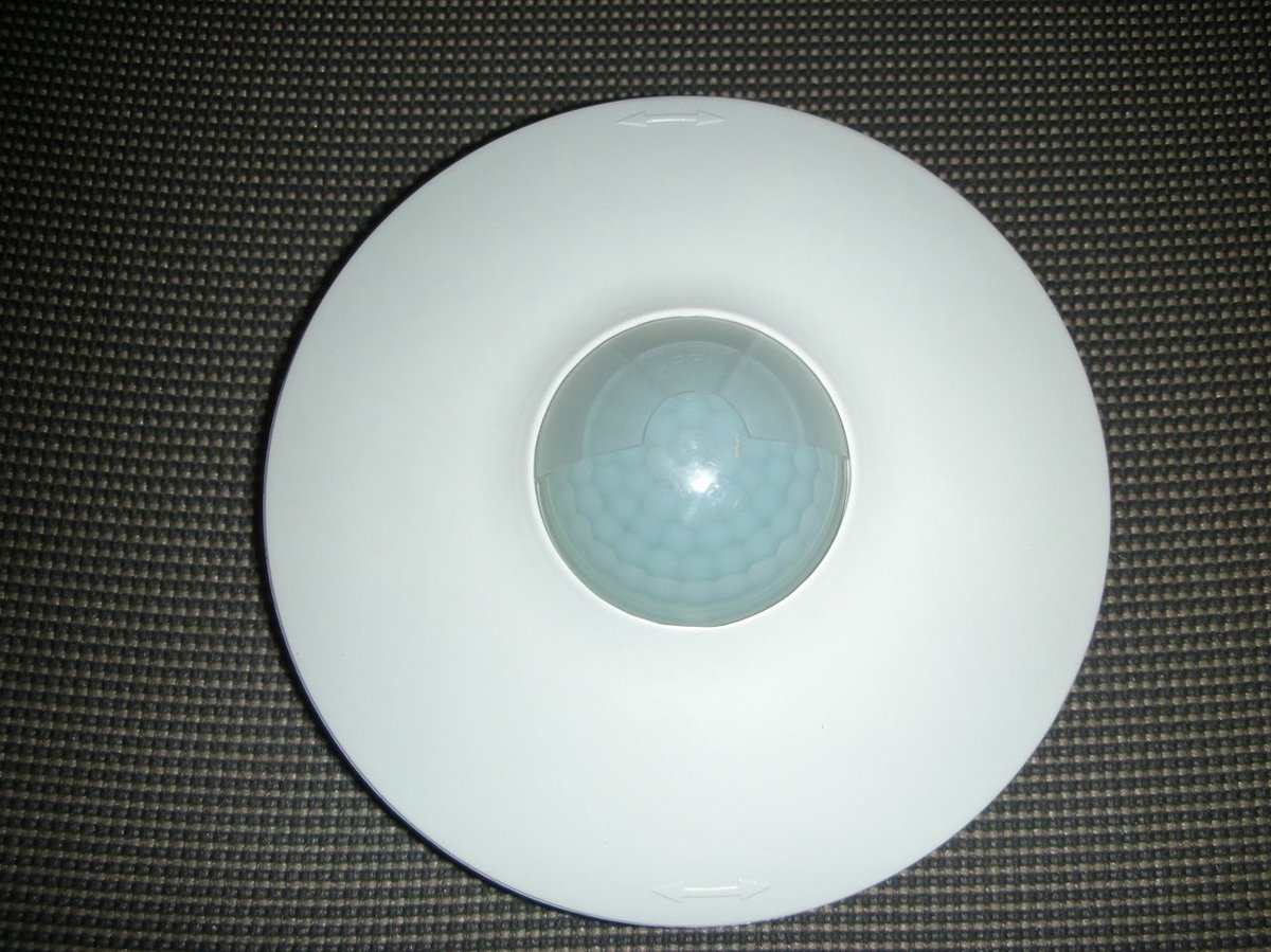 ESYLUX EM10425028 Aanwezigheidsmelder (plafond) Inbouw (in muur) 360 ° Wit IP20