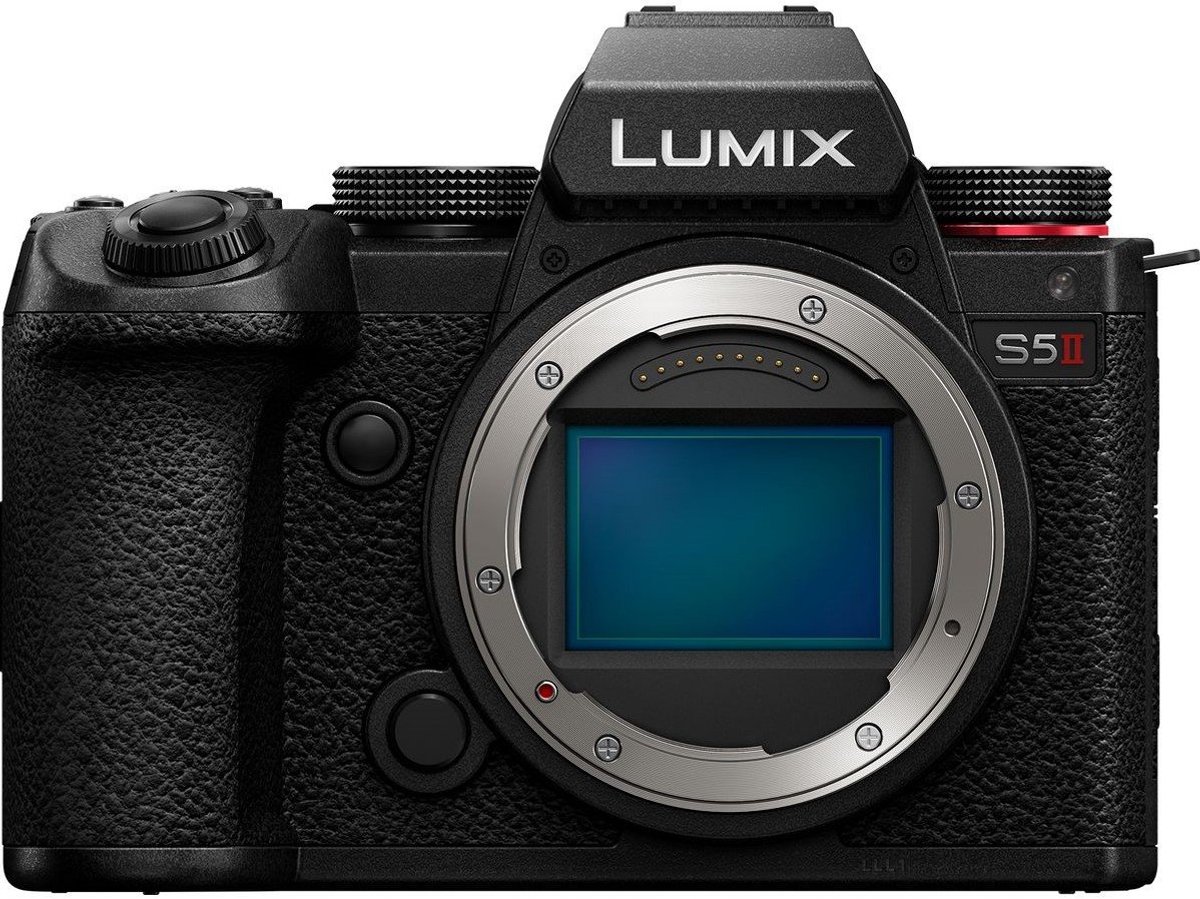 Panasonic LUMIX S5 II + 24-105mm f/4.0 Macro OIS L-Mount
