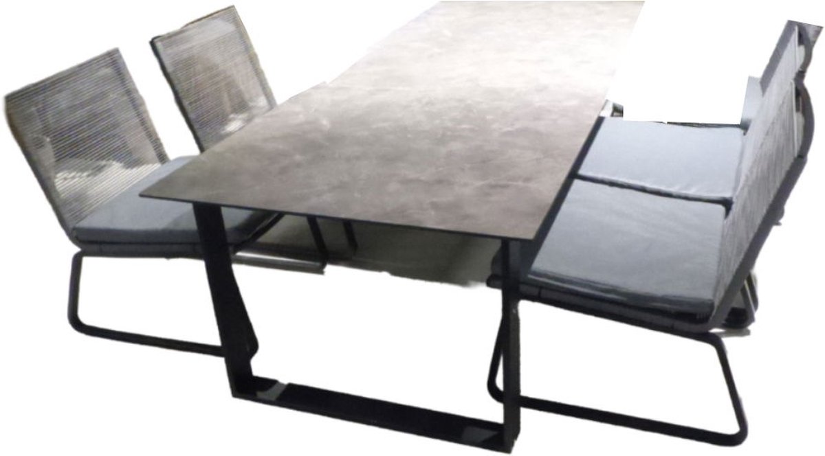 Tuinset Teeburu low dining tafel black, concretee 240x100 cm met 4 stoelen Kome lounge stoel black, rope dark grey - Yoi