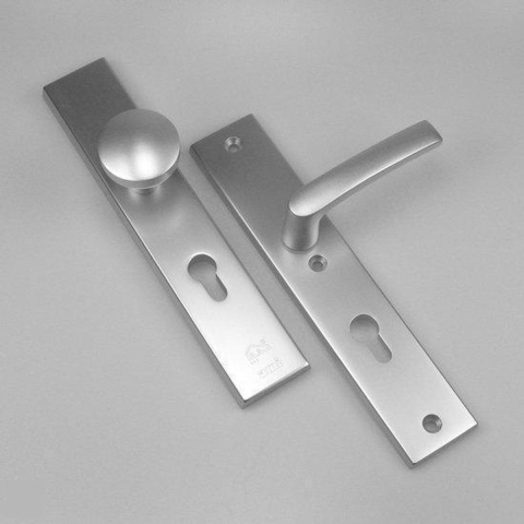 AMI Veiligheidsbeslag 251/50 Kn.169/50 Buiten Blind Binnen Profielcilinder 55 Deurkruk 332 F1 Deurdikte 38/42 - 804002