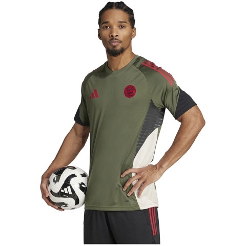 Bayern München training shirt EU 2025/26