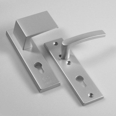 AMI Veiligheidsbeslag 193/50 Deurdikte 90/60 Re Buiten en Binnen Profielcilinder 72 Deurkruk 332 F1 Deurdikte 38/42 - 823216