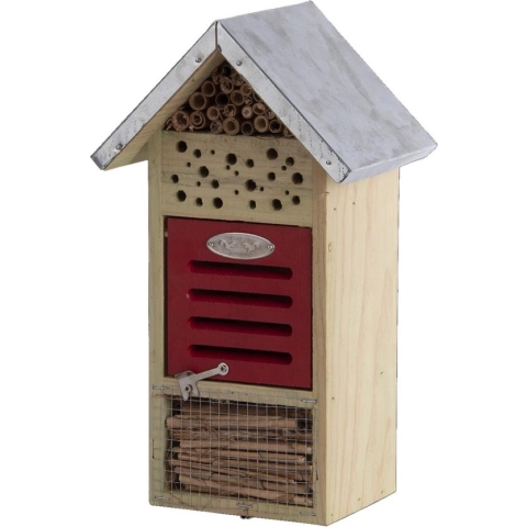 Houten insectenhotel.