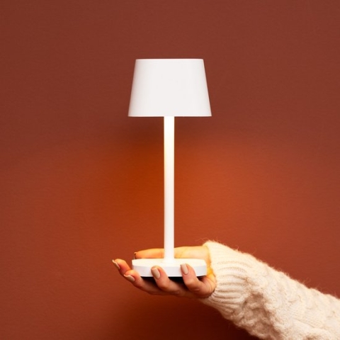 TAVELL – Tafellamp Ava – Wit - Dimbaar, Draadloos & USB – Touch schakelaar – Oplaadbare Tafellamp – Tafellamp op Accu en Batterij – Bureaulamp – Tafellamp slaapkamer – Leeslamp – Nachtlampje – Tafellamp Binnen – Tafellamp voor Buiten – 26CM