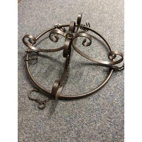 Hanger -wildhaak-kruidenrek- ijzeren krans met 8 haken.