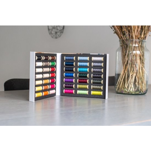 Gutermann naaigaren album - 42 klosjes