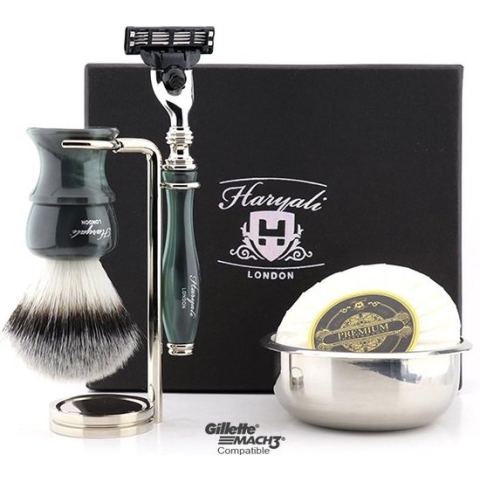 EEN COMPLEET SHAVING  SET  IN GROENE HOORN KLEUR. CADEAU VOOR HEM (Shaving Set)