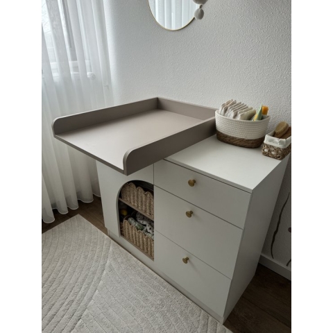 Saby® Universele Commode Bladvergroter - Geschikt voor Alle Kasten- Zandkleur- MDF- Eenvoudig in elkaar te zetten - Creëert ruimte op de kast - Ruime bladoppervlakte - Geschikt voor vrijwel alle aankleedkussens