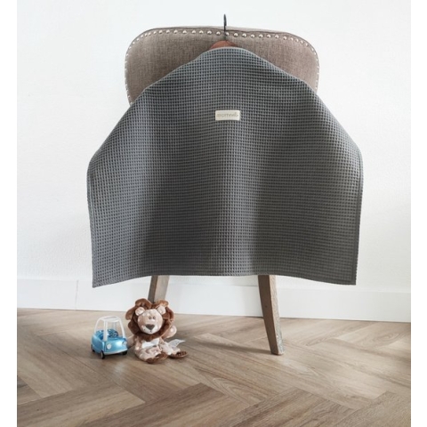 Moments borstvoedingsdoek premium,  donkergrijs, OEKO- TEX, ademend, luxe voedingsdoek, borstvoedingsschort, wafel, stijlvolle doek,