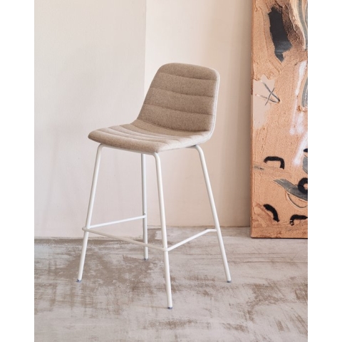 Kave Home - Zunilda-kruk in zwart chenille en staal met matzwarte afwerking, 65 cm hoog