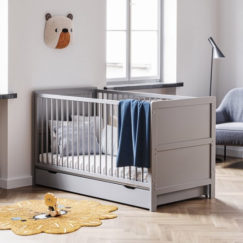Petite Amélie ® Ledikant - Babybed 70x140 cm - Meegroeibed (0 - 6 jaar) - In 2 Hoogtes Verstelbaar - Grijs