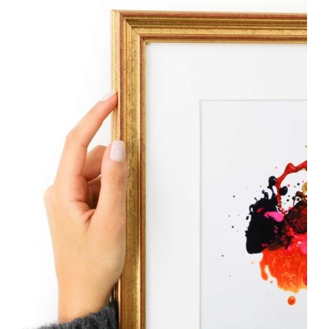 Goudkleurige smalle kader met rode schijn met witte passe partout. (Handgemaakt) Fotoformaat 20x30 | Kaderformaat 30x40