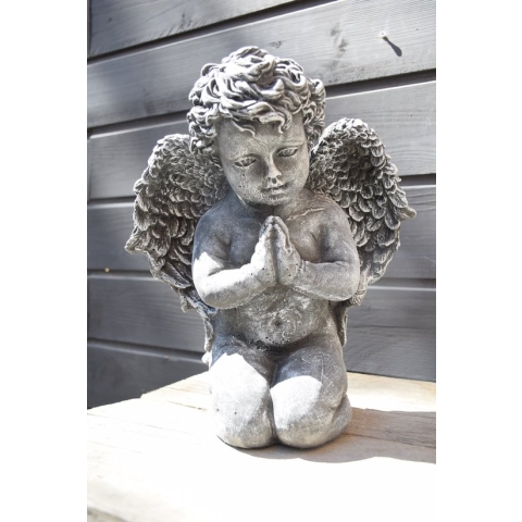 Knielende Engel, erg mooi als herdenkingsengel