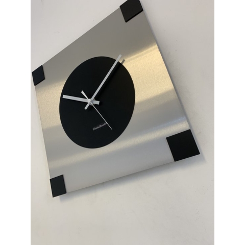 Wandklok ChantalBrandO -- CARRE : PLACE PIGALLE -- SILVER & BLACK -- MODERN DESIGN --