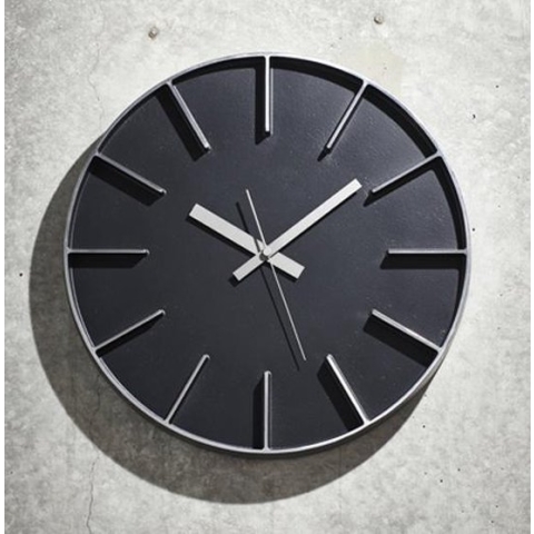 Lemnos-Edge-Wandklok-Large-Zwart-Massief-Aluminium