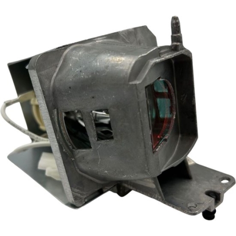 Beamerlamp geschikt voor de ACER X1527i beamer, lamp code MC.JS411.002 / MC.JS411.004 / UC.JS411.001 / UC.JSF11.001. Bevat originele UHP lamp, prestaties gelijk aan origineel.