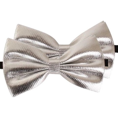 2x Zilveren verkleed vlinderstrikjes 14 cm voor dames/heren - Zilver thema verkleedaccessoires/feestartikelen - Vlinderstrikken/vlinderdassen met elastieken sluiting