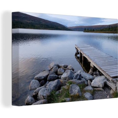 Canvas Schilderij Scandinavische steiger in een meer in Zweden - 140x90 cm - Wanddecoratie