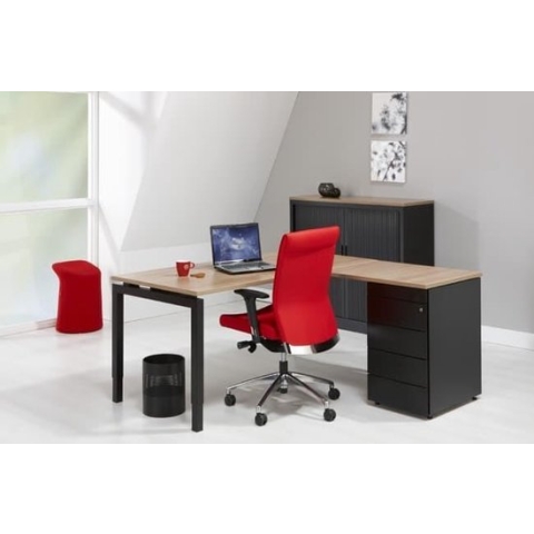 4-Poots hoekbureau met ladenblok Kubus 180 x160cm Ladeblok 3 lades met pennenlade bladkleur Kersen framekleur Aluminium (RAL9006) wingzijde Links