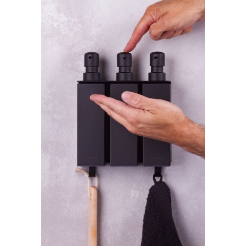 By Bresi - RVS zeepdispenser 3 reservoirs - Hangend - Zeepdispenser Wandmontage - Zeepdispensers - Zeeppompje - Shampoo dispenser - Mat Zwart - Wandmontage met handdoekhaakje