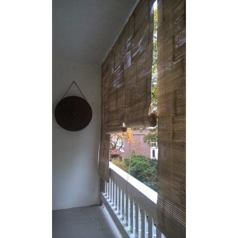 Bamboerolgordijnen ca. 100cm. breed en 200cm hoog natural. Voor binnen en buiten. Met bedieningssysteem.Ook uitstekend voor wand, vloer, raam of vloerdecoratie
