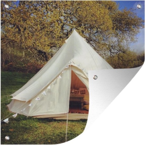 Tuin poster Een witte tent in een veld - 200x200 cm