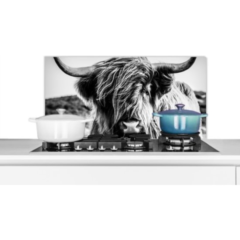 Spatscherm Keuken - Kookplaat Achterwand - Spatwand Fornuis - 90x45 cm - Koe - Schotse hooglander - Zwart - Wit - Dier - Natuur - Wild - Aluminium - Wanddecoratie - Muurbeschermer - Hittebestendig