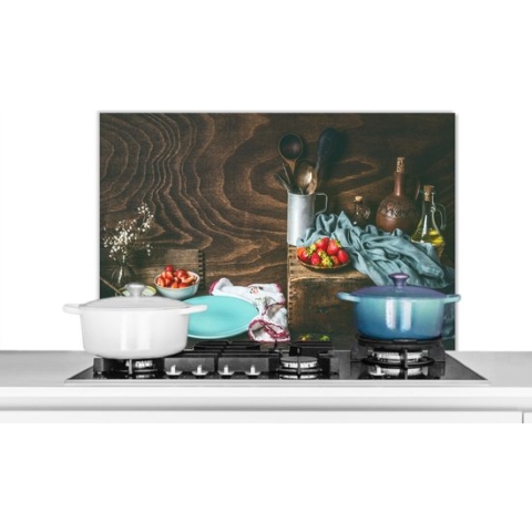 Spatscherm Keuken - Kookplaat Achterwand - Spatwand Fornuis - 90x60 cm - Rustiek - Fruit - Keukengerei - Aardbei - Aluminium - Wanddecoratie - Muurbeschermer - Hittebestendig