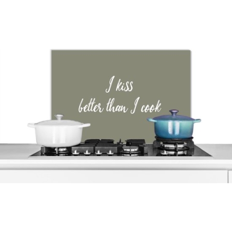 Spatscherm Keuken - Kookplaat Achterwand - Spatwand Fornuis - 60x40 cm - Spreuken - I kiss better than I cook - Kus - Quotes - Aluminium - Wanddecoratie - Muurbeschermer - Hittebestendig