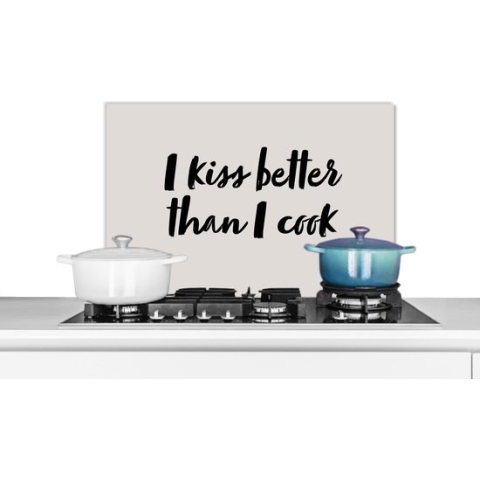 Spatscherm Keuken - Kookplaat Achterwand - Spatwand Fornuis - 60x40 cm - Quotes - Spreuken - I kiss better than I cook - Koken - Kus - Aluminium - Wanddecoratie - Muurbeschermer - Hittebestendig