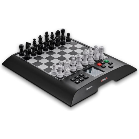 MILLENNIUM ChessGenius - Schaakcomputer met speelniveaus van beginner tot toernooispeler. Met wereldberoemde software van Richard Lang. Een van de sterkst spelende schaakcomputers met > 2000 ELO.