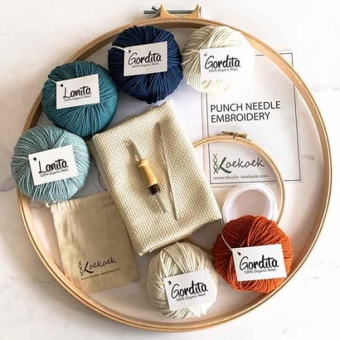XL Punch naald pakket met 45 cm quilt ring, ecologische wol, stof, en verstelbare punch naald | Kleurset blauw oranje