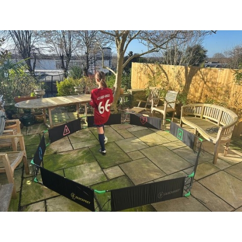 QUICKFEET Trainer - Voetbaltechnologie - Voetbalrebounder - Data registratie - Voetbal gadget - Footballgadgets