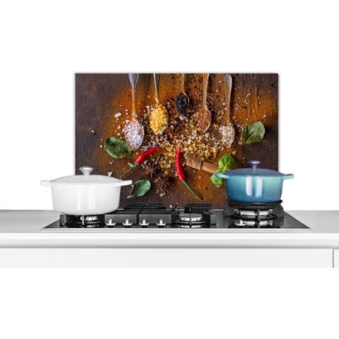 Spatscherm Keuken - Kookplaat Achterwand - Spatwand Fornuis - 70x50 cm - Lepels - Kruiden - Chilipeper - Specerijen - Zout - Aluminium - Wanddecoratie - Muurbeschermer - Hittebestendig