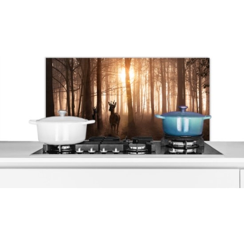 Spatscherm Keuken - Kookplaat Achterwand - Spatwand Fornuis - 80x40 cm - Bos - Hert - Zon - Bomen - Winter - Natuur - Dieren - Aluminium - Wanddecoratie - Muurbeschermer - Hittebestendig